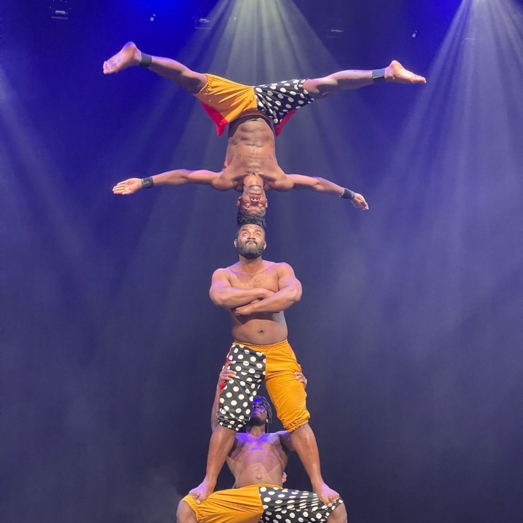 KENYA AFRICA ACROBATS (KENYA?