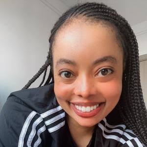 Gloria ntazola (Kenya)